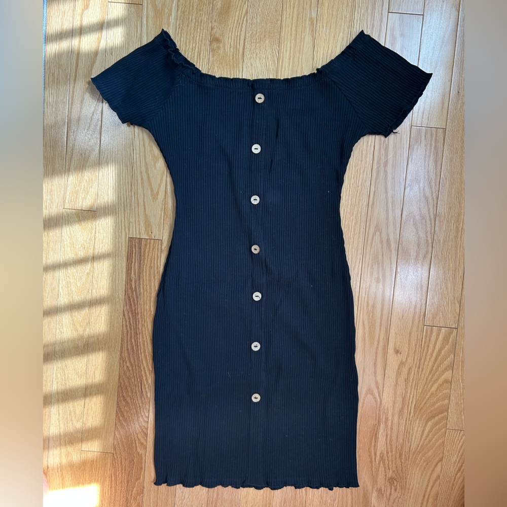 Ardene’s Ribbed Mini (Black)